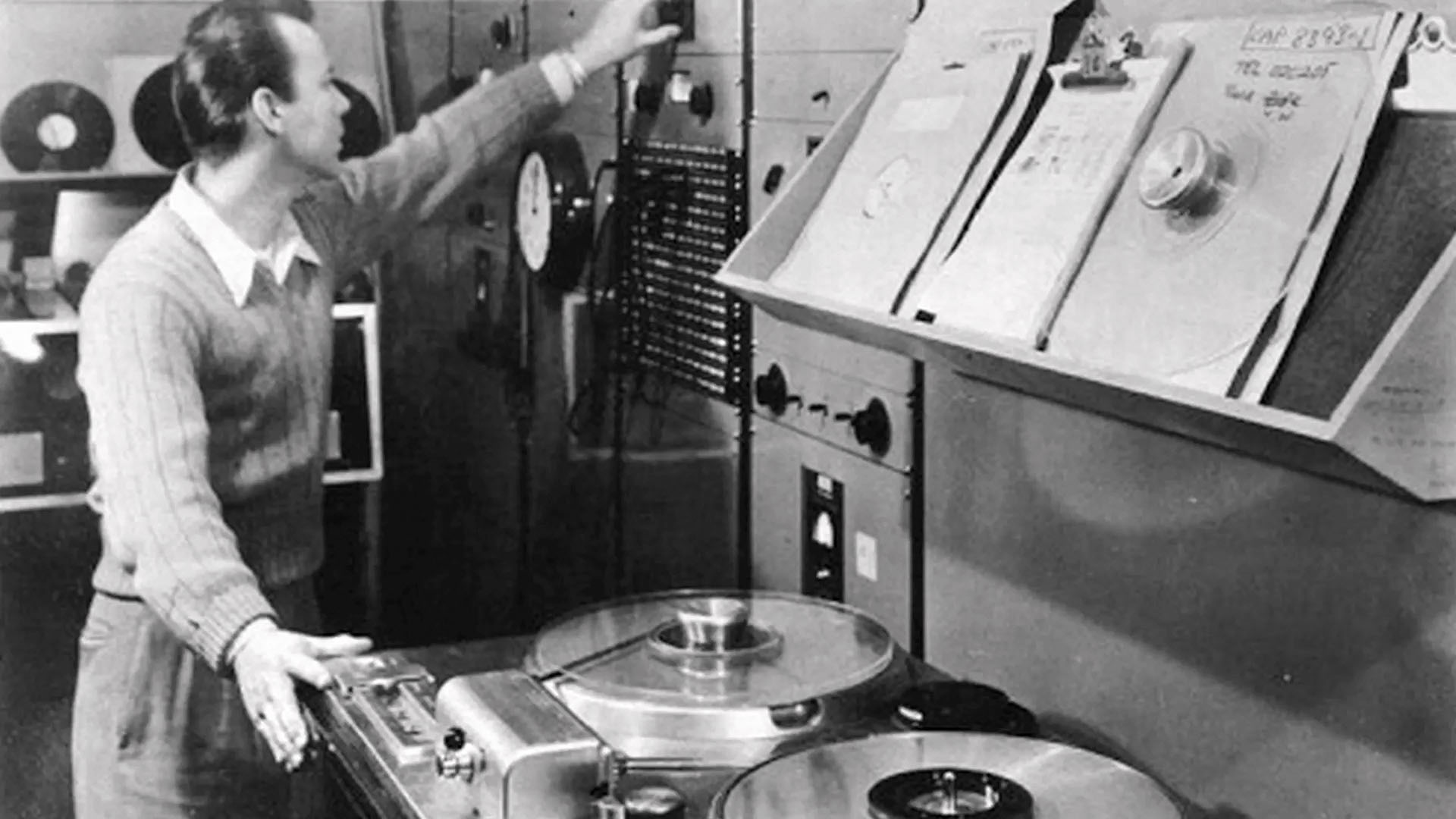 Технология цифровой записи звука была изобретена. Ampex а200. Магнитофон Ампекс. Ampex VR-1000 первый видеомагнитофон. Ampex Corp 1958.